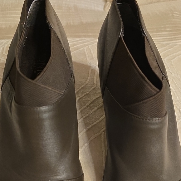 Vionic Leather Dark Brown Ankle Booties - Picture 13 of 15